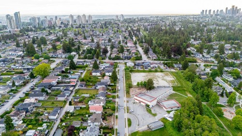 2-6740 Canada Way, Burnaby, BC 