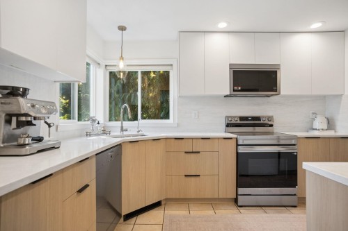 965 Village Drive, Bowen Island, BC 