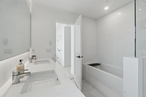 9-3552 Victoria Drive, Coquitlam, BC 