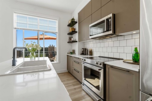 9-3552 Victoria Drive, Coquitlam, BC 
