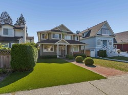 247 19th Street ENorth Vancouver, BC V7L 2Z1