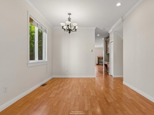 247 19Th Street E, North Vancouver, BC 
