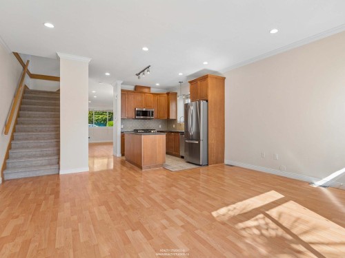 247 19Th Street E, North Vancouver, BC 