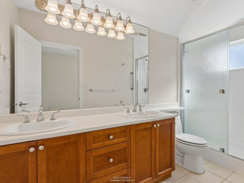 247 19Th Street E, North Vancouver, BC 