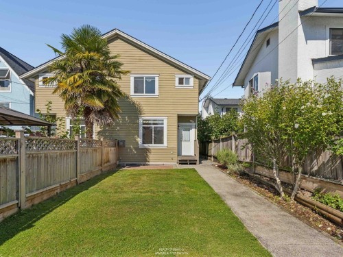 247 19Th Street E, North Vancouver, BC 