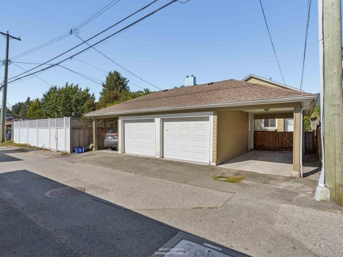 247 19Th Street E, North Vancouver, BC 