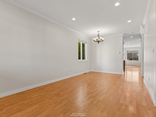247 19Th Street E, North Vancouver, BC 