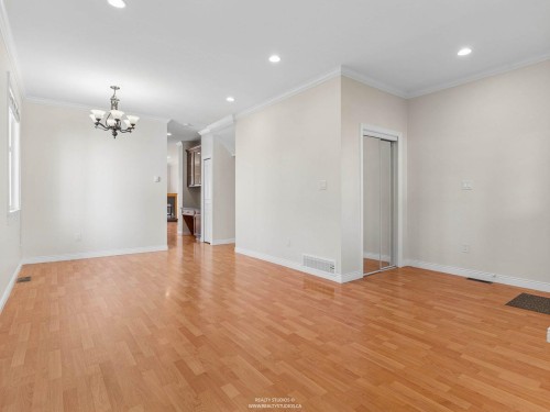 247 19Th Street E, North Vancouver, BC 