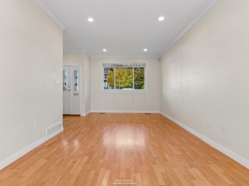247 19Th Street E, North Vancouver, BC 