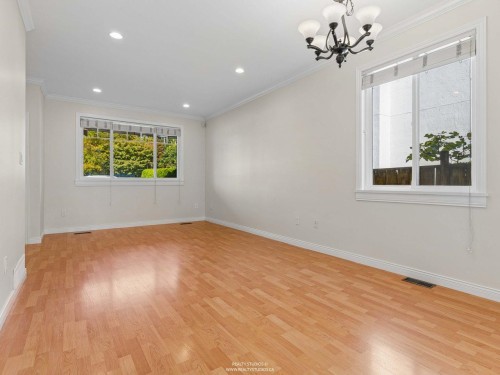 247 19Th Street E, North Vancouver, BC 