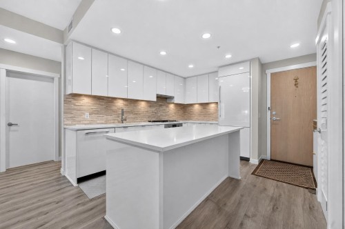 307-9233 Odlin Road, Richmond, BC 