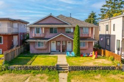 423-425 2nd Street ENorth Vancouver, BC V7L 1C9