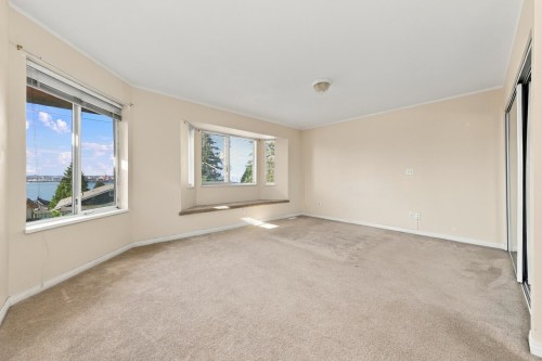 423-425 2Nd Street E, North Vancouver, BC 