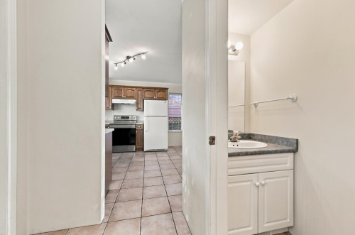 423-425 2Nd Street E, North Vancouver, BC 
