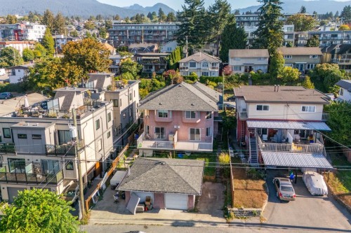 423-425 2Nd Street E, North Vancouver, BC 