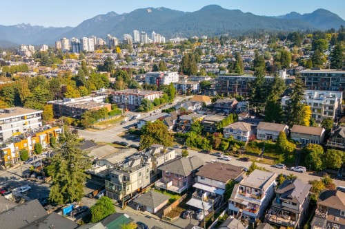 423-425 2Nd Street E, North Vancouver, BC 