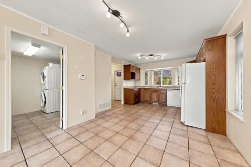 423-425 2Nd Street E, North Vancouver, BC 