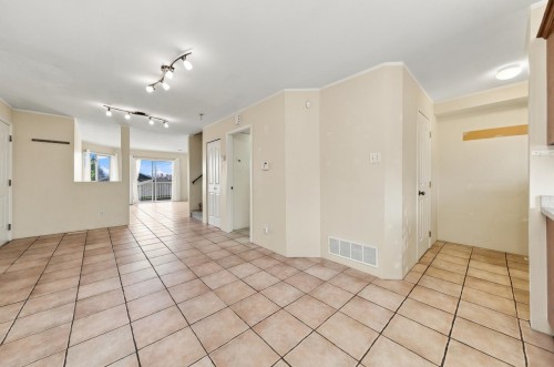 423-425 2Nd Street E, North Vancouver, BC 