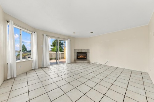 423-425 2Nd Street E, North Vancouver, BC 