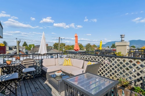 203-2190 5Th Avenue W, Vancouver, BC 