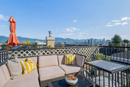 203-2190 5Th Avenue W, Vancouver, BC 