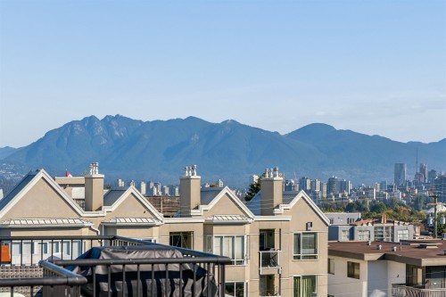 203-2190 5Th Avenue W, Vancouver, BC 