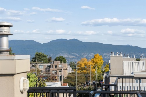 203-2190 5Th Avenue W, Vancouver, BC 
