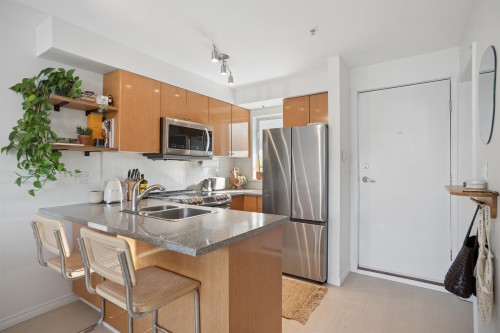 203-2190 5Th Avenue W, Vancouver, BC 