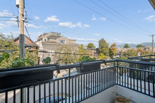 203-2190 5Th Avenue W, Vancouver, BC 