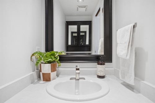 203-2190 5Th Avenue W, Vancouver, BC 
