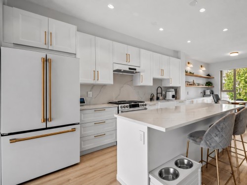 186-3105 Dayanee Springs Boulevard  Coquitlam, BC V3E 0C2