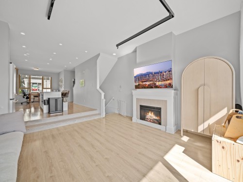 186-3105 Dayanee Springs Boulevard, Coquitlam, BC 