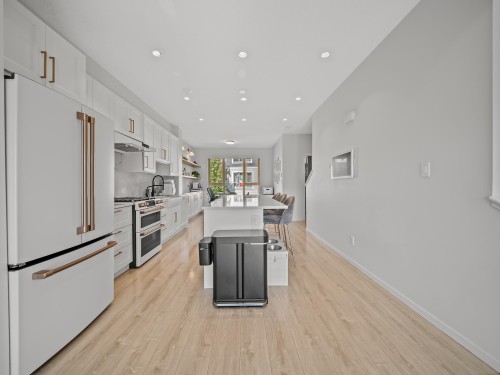 186-3105 Dayanee Springs Boulevard, Coquitlam, BC 
