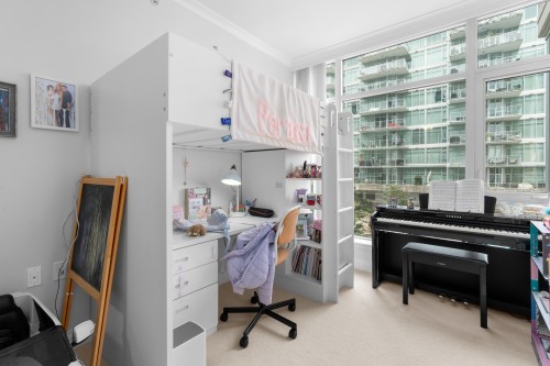 204-175 Victory Ship Way, North Vancouver, BC 