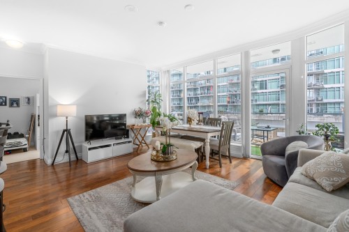 204-175 Victory Ship Way, North Vancouver, BC 