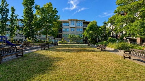 212-6828 Eckersley Road, Richmond, BC 