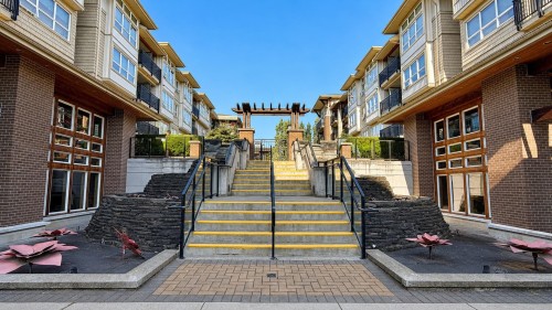 212-6828 Eckersley Road, Richmond, BC 