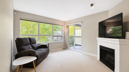 212-6828 Eckersley Road, Richmond, BC 