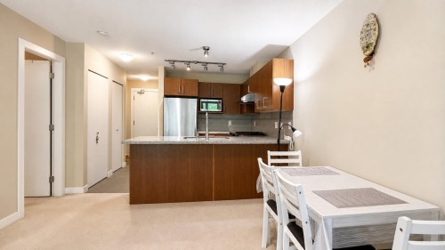 212-6828 Eckersley Road, Richmond, BC 
