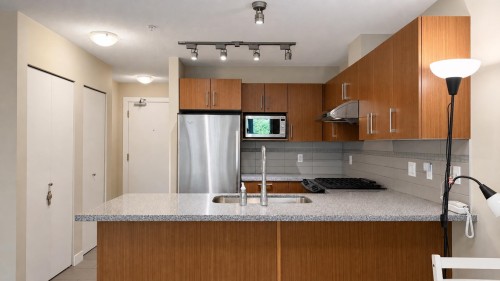 212-6828 Eckersley Road, Richmond, BC 