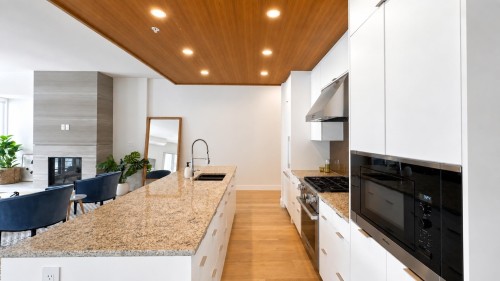 501-6687 Nelson Avenue, West Vancouver, BC 