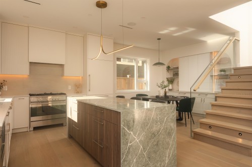 2-812 26Th Avenue E, Vancouver, BC 