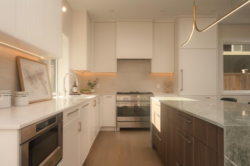 2-812 26Th Avenue E, Vancouver, BC 
