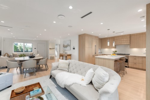 806 Montroyal Boulevard, North Vancouver, BC 