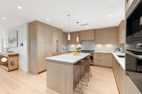 806 Montroyal Boulevard, North Vancouver, BC 