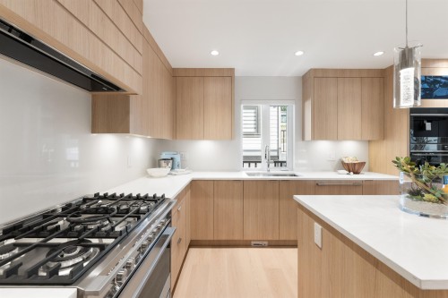 806 Montroyal Boulevard, North Vancouver, BC 