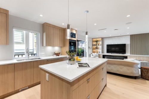 806 Montroyal Boulevard, North Vancouver, BC 