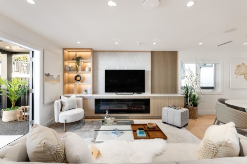 806 Montroyal Boulevard, North Vancouver, BC 