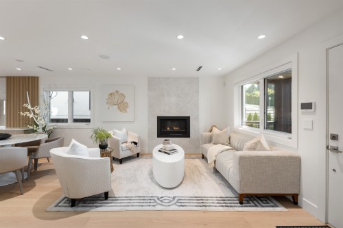 806 Montroyal Boulevard, North Vancouver, BC 