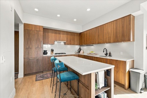 602-2550 Garden Drive, Vancouver, BC 